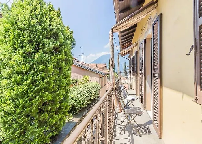 Varenna-center Cosy-house View